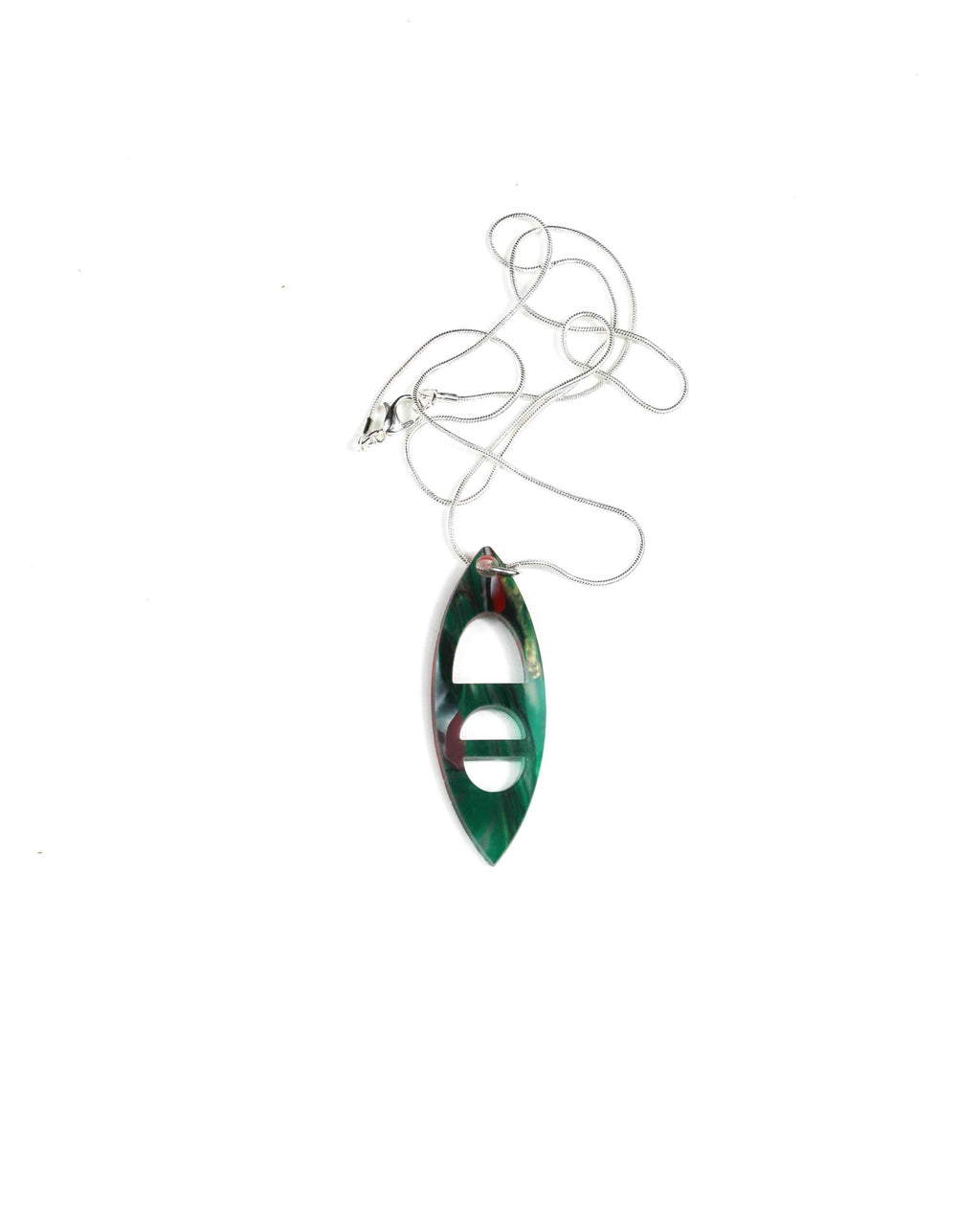 Collar rojo, verde y dorado: Deslumbra con el Resplandor del Sol en tu Cuello-2