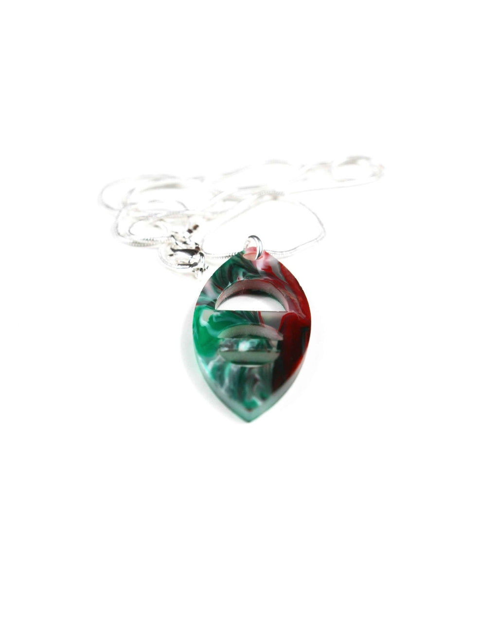 Collar rojo, verde y dorado: Deslumbra con el Resplandor del Sol en tu Cuello-1